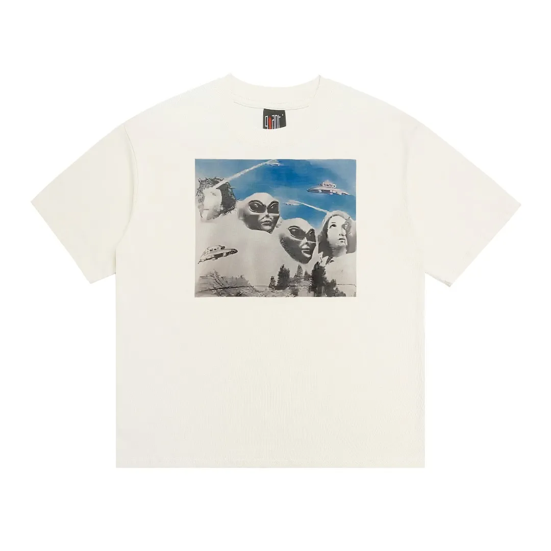 Mechao Saint Michael crisis ET printed retro Vintage loose round neck short sleeves, digital white ink direct injection, breathable fabric, three-dimensional and clear pattern. Fabric: Double yarn 240g Style number: S809 Size: S-M-L-XL Color: Off-white Price: P110